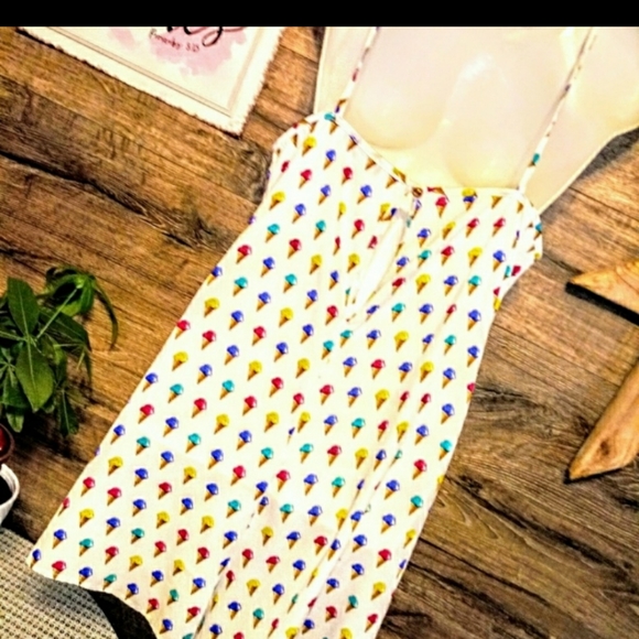 Joyce Romper Size Medium Silky Icecream Print NWOT - Picture 6 of 11